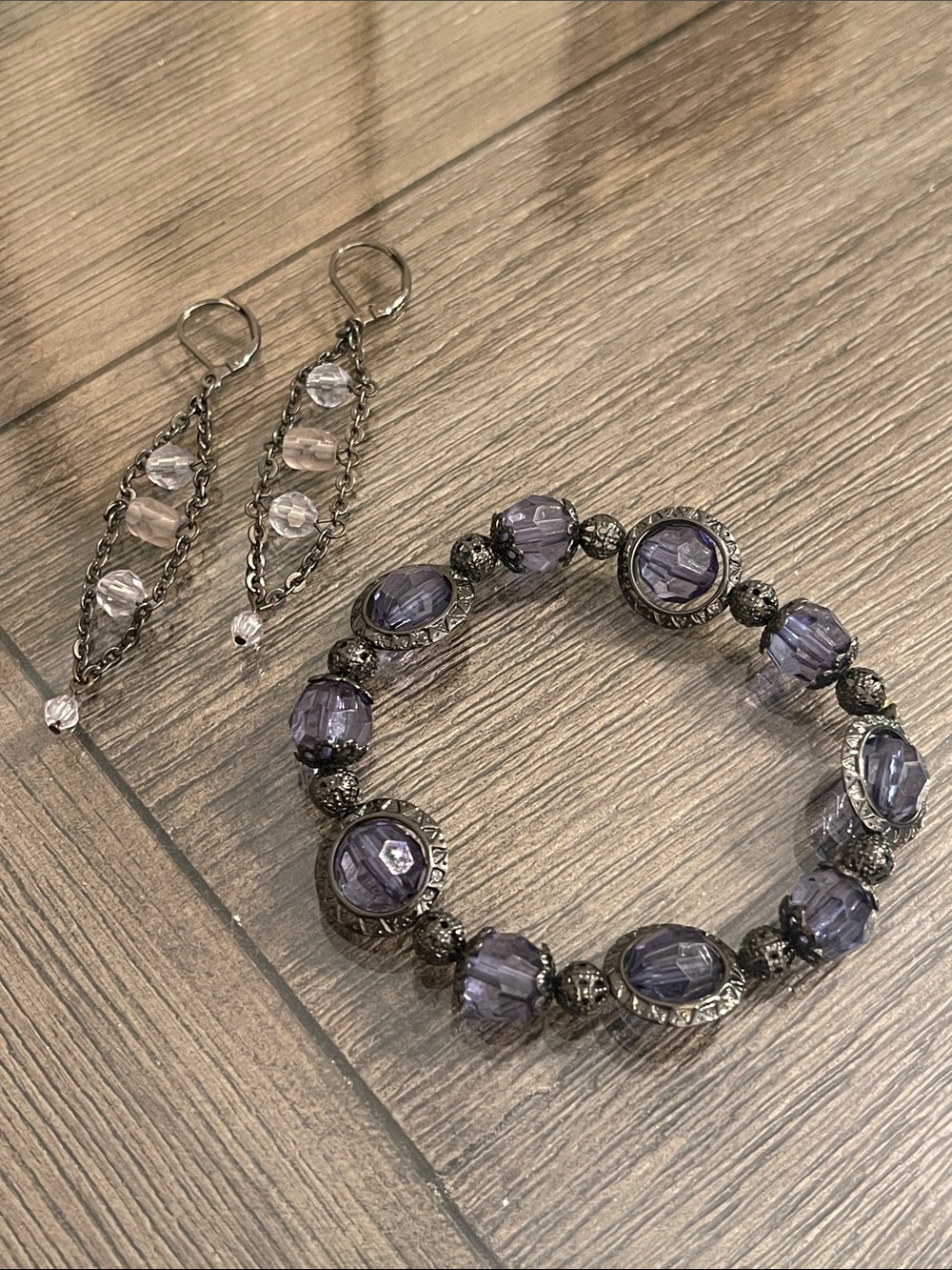 Vintage Style Gunmetal Stretch Bracelet & Earrings